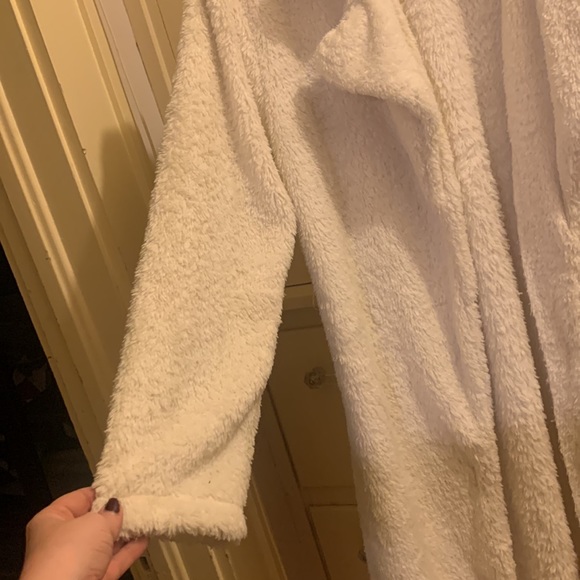 Cream Colored Bath Robe Size Large / XL - Picture 4 of 6